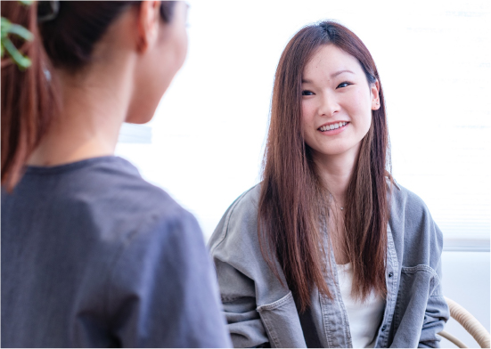 実際にお肌を見てお客様のお悩みの
カウンセリングを行います。